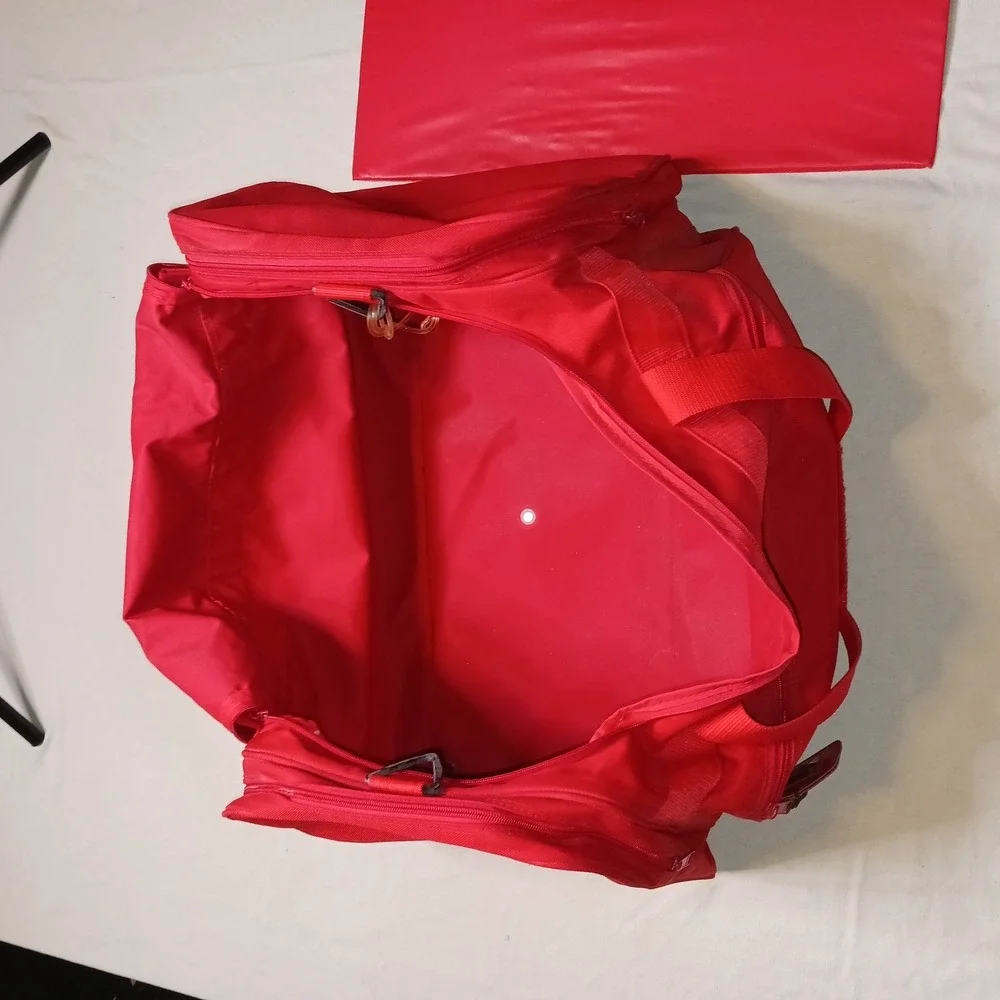 VTG Halliburton Energy Company Duffel Bag Red Canvas Logo ID Tag 3 Zip pockets